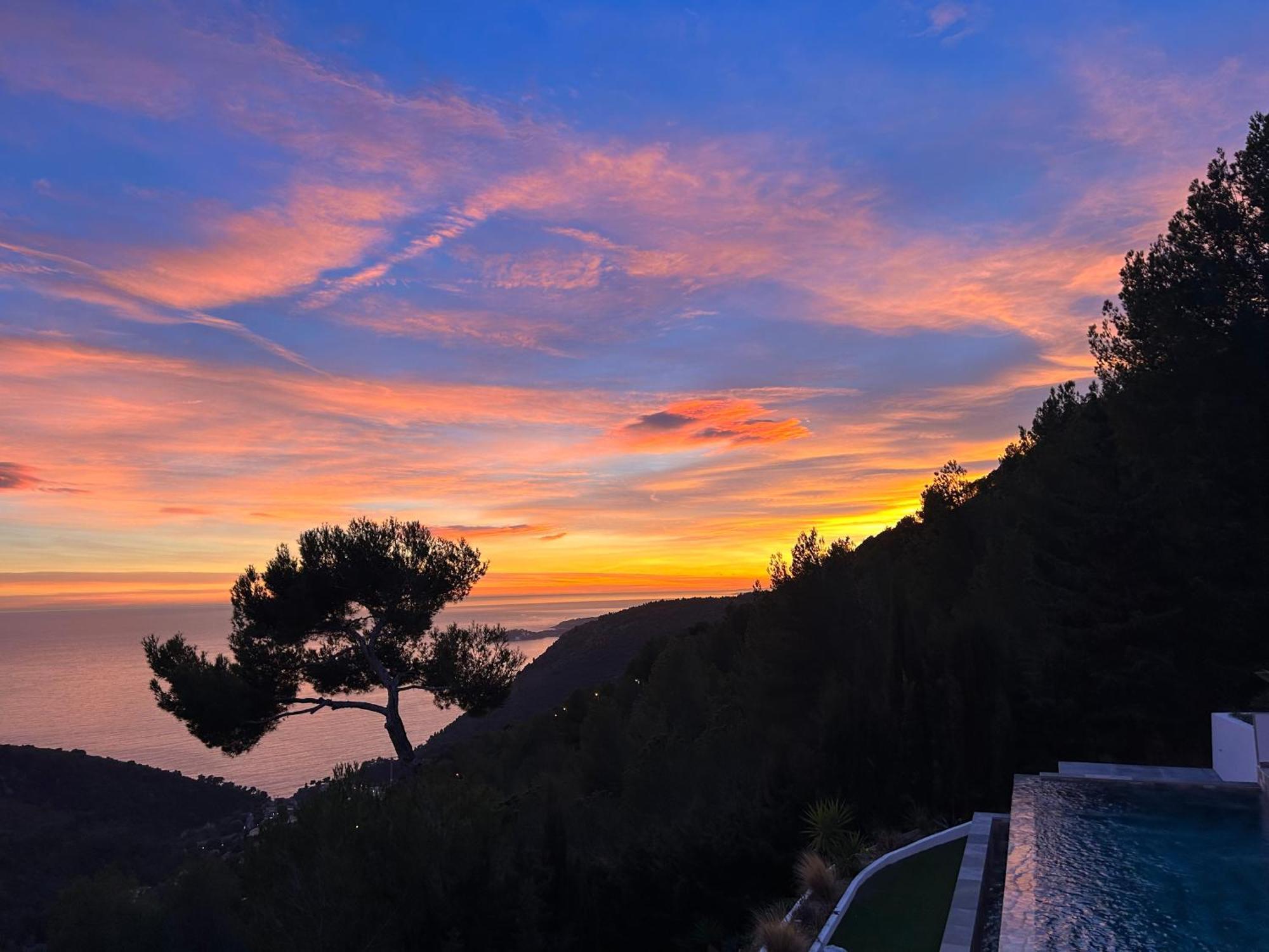 Eze - Appartement Dans Bas De Villa Avec Piscine Pres De Monaco ภายนอก รูปภาพ